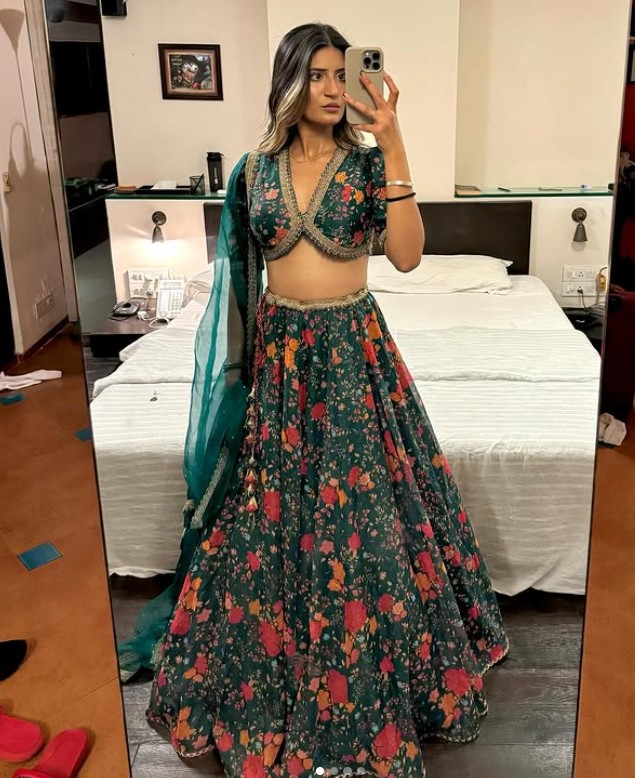 Shahneel Gill: Shahneel Gill Photos